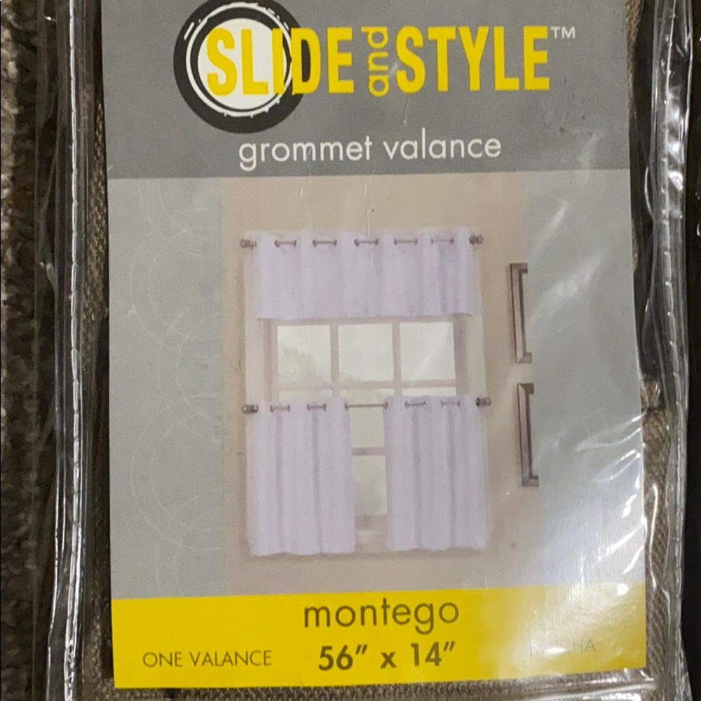 2 Valances - Picture 2 of 2